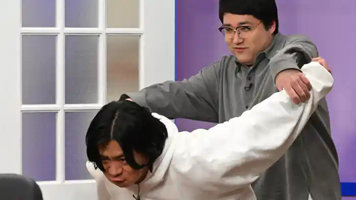 伝説の占い師が、一同の2023年の運勢を発表！衝撃の占い結果が!?