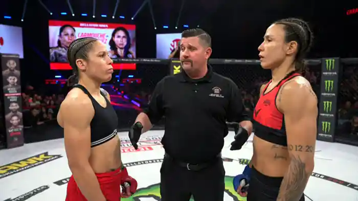 ジュリアナ・ヴェラスケス VS. リズ・カモーシェ