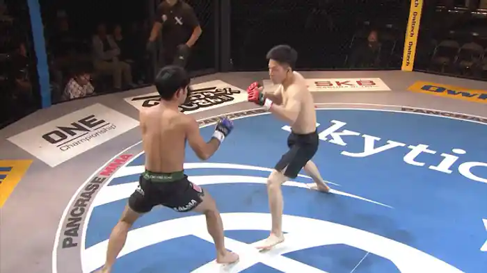 立花恵介 VS. 大城正也