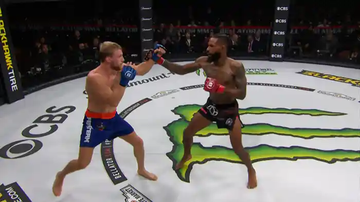 ダリオン・コールドウェル VS. ニキータ・ミハイロフ