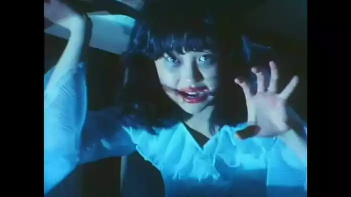 「鏡の中に浮かぶ　私は誰れ!?」