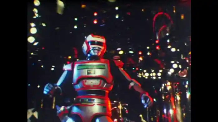 「草原に輝く笑顔 ロットとサチが駈ける」