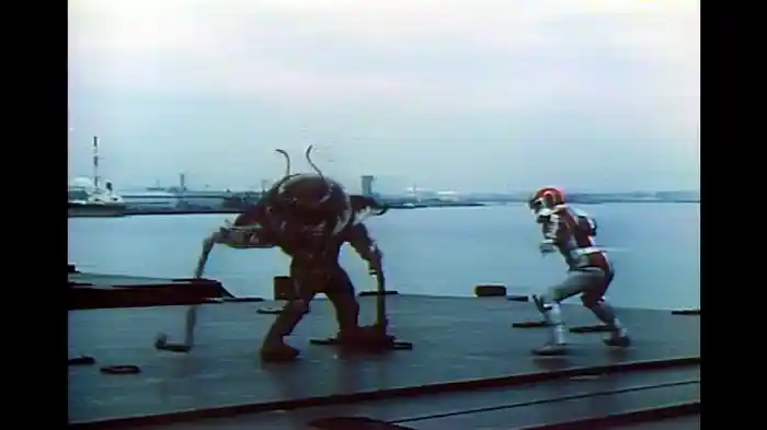 「魚雷アグミス対海軍少尉メタルダー」