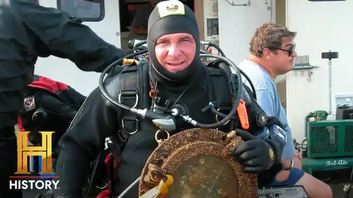 深海に沈む金塊