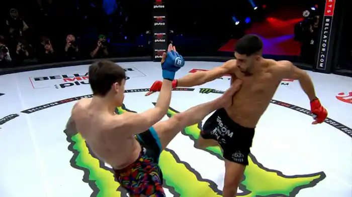 リアム・マクラッケン vs.アザエ・ラジュウチ
