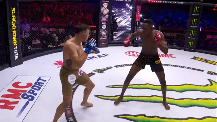 ブナマ・カマハ VS. ロマン・ドビエンヌ