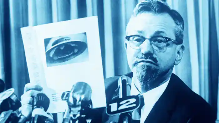 大量の未確認飛行物体