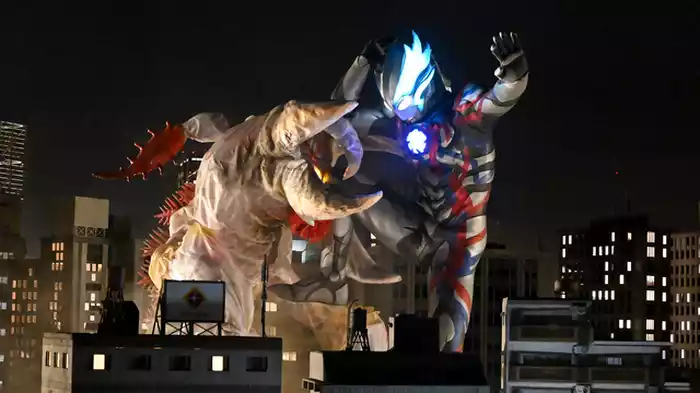 エミ、かく戦えり