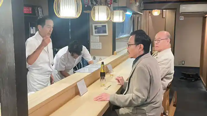 京都先斗町で飲む酒も