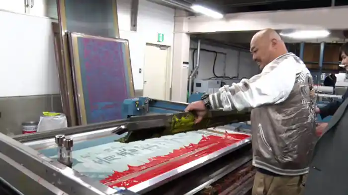 役に立たないレンタルクロちゃん…公園で犬の散歩をお手伝い!