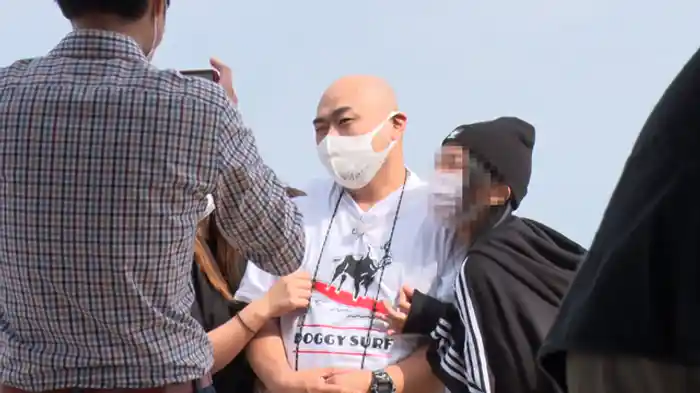 弥山の展望台でファンと遭遇!クロちゃんの大ファンと交流?