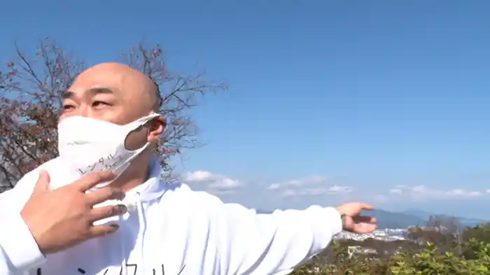 擦りネタでスタッフを騙す鬼才MCコメントにマネージャーのメス