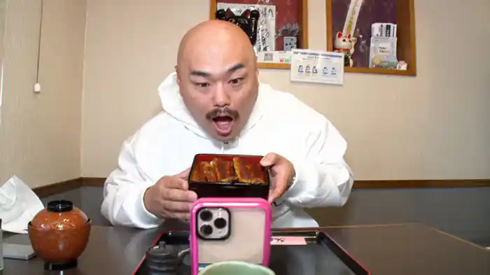 せっかくなのでグルメロケをするも寝起きで頭が働かないMC