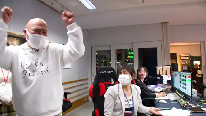 自称生放送でもハプニング待ち芸人の本領発揮？あ～んなんなのぉー