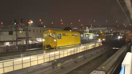 東京モノレール工作車〜深夜点検の黄色い車両