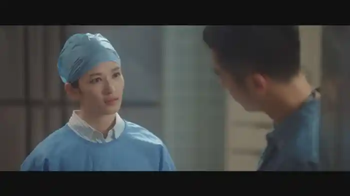 ガジュマルの木の下で