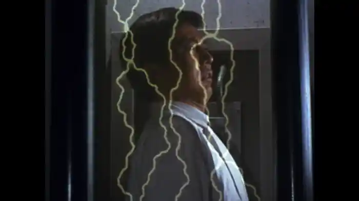 「死を呼ぶ電波」