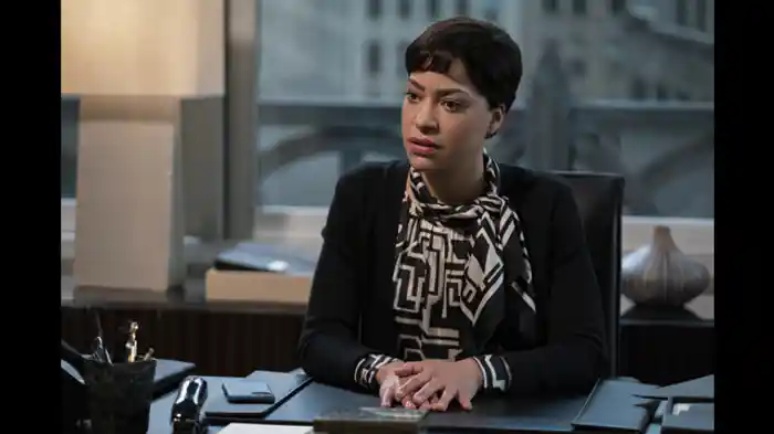 リズ、軍事法廷に立つ