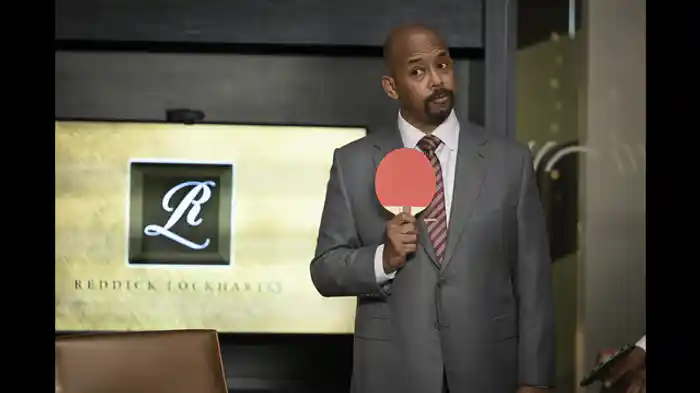 “調査官には事務所が…”