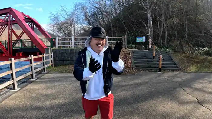 気温4度でスタッフから防寒着強奪…支笏湖お散歩ランチ