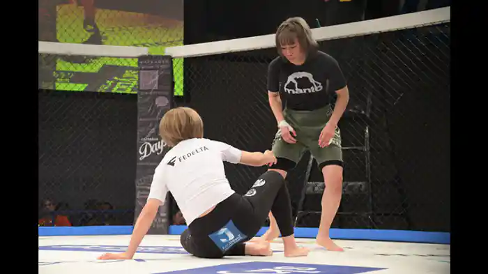 横瀬友愛 VS あきぴ