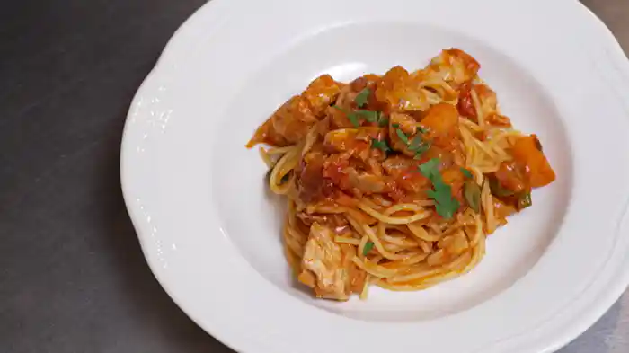 鶏もも肉の菜園風スパゲッティ
