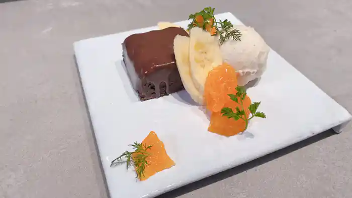 ショコラブラウニー グラサージュがけ