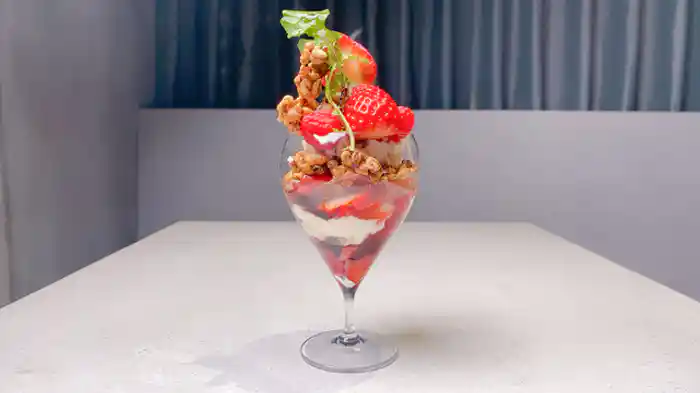 イチゴミルクプリンのパフェ