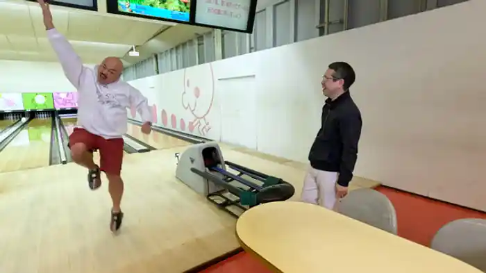 ダーツ泥仕合も決着!ひとりボウリング大会