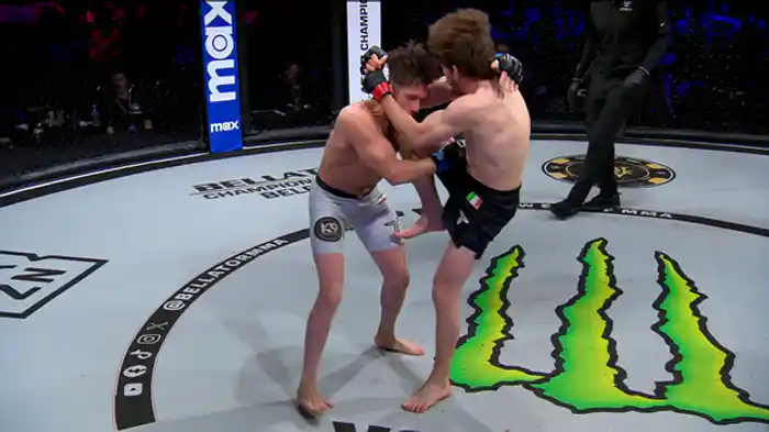 キアラン・クラーク vs. ダリウス・マフィ