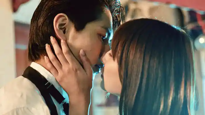 闇に駆ける・口づけと愛の逃避行