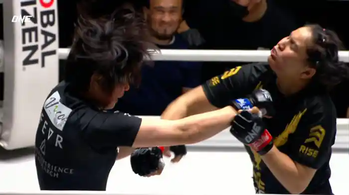 ホジニサ・コモルディノワ vs. 緒方亜香里