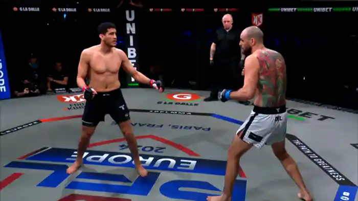 ユネス・ナジッド vs. ケビン・デル