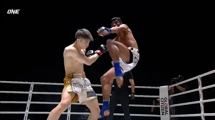 栗秋祥吾 vs. ペットパランチャイ・ポー・ジャロンペット