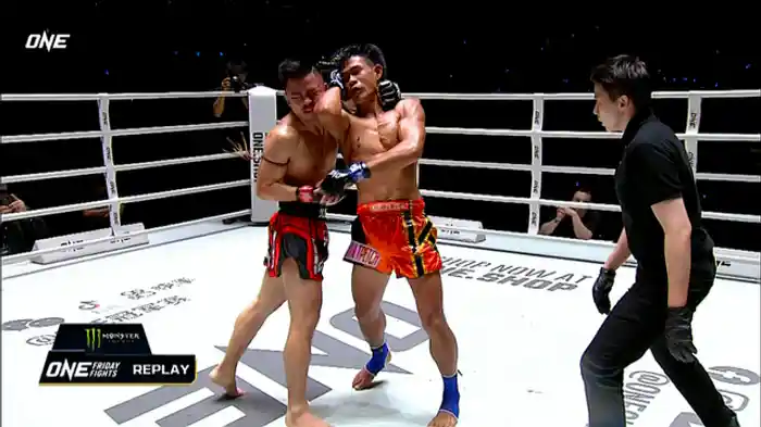 チョップリチャ・PK・センチャイ vs. スーサット・マノップジム