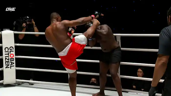 マクスウェル・ジャントゥ・ナナ vs. アドナン・ラリー