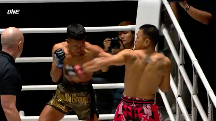 ジャイシン・シットナヨックパンサック vs. タン・ジン