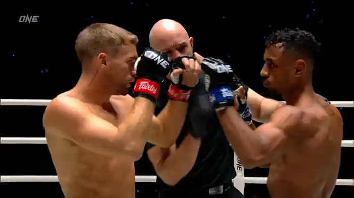 ジョナサン・ハガティー vs. フィリペ・ロボ