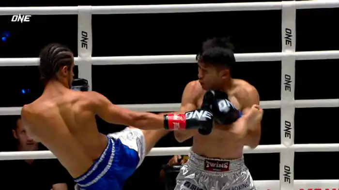 マジッド・カリミ vs. フオ・シャオロン