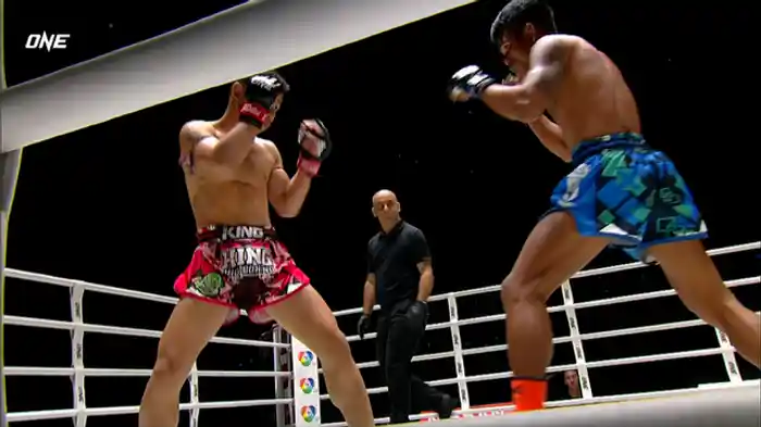 サンデー・ブーンデクシアン vs. ペッチャイナート・シッカムナネン