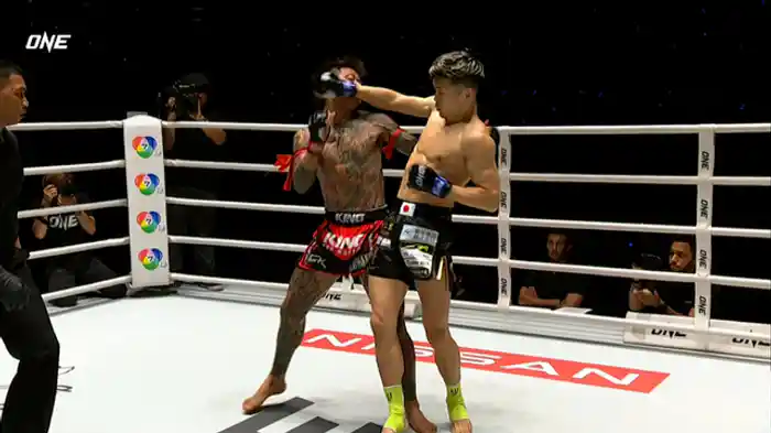 ノンタキット・トー・モースィー vs. バズーカ巧樹