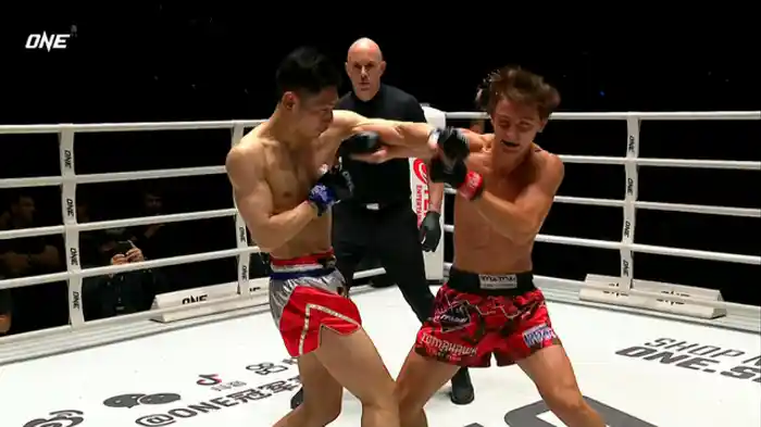 ルスタム・ユヌソフ vs. 羅向