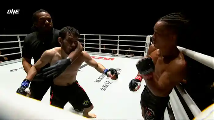 イスマイル・カーン vs. イリスケルディ・ドゥシェフ