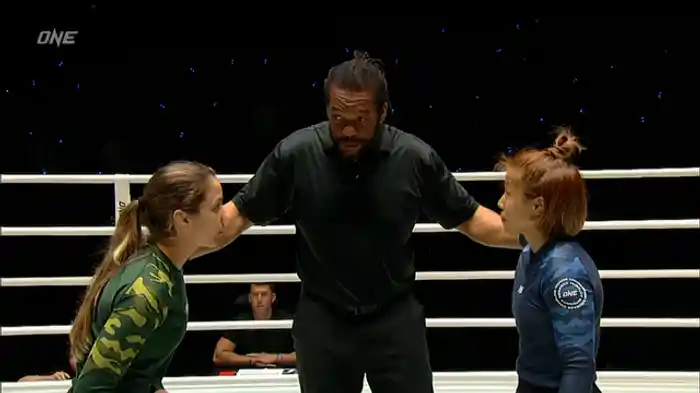 マイッサ・バストス vs. 山田海南江