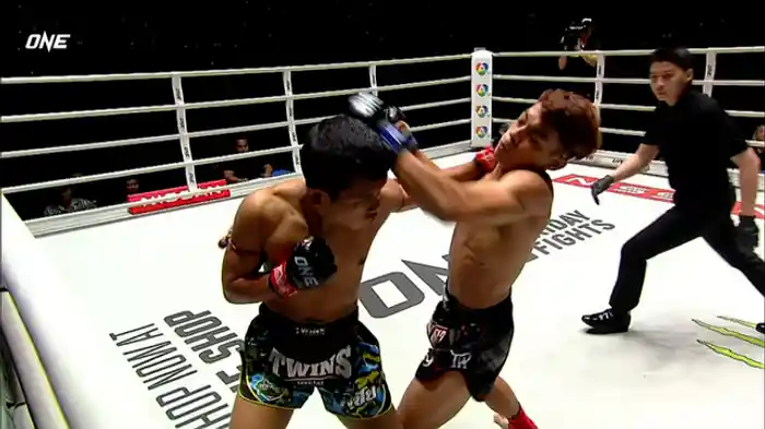 ピッチャイ・ルックバンマイ vs. リファディン・ビン・サムール