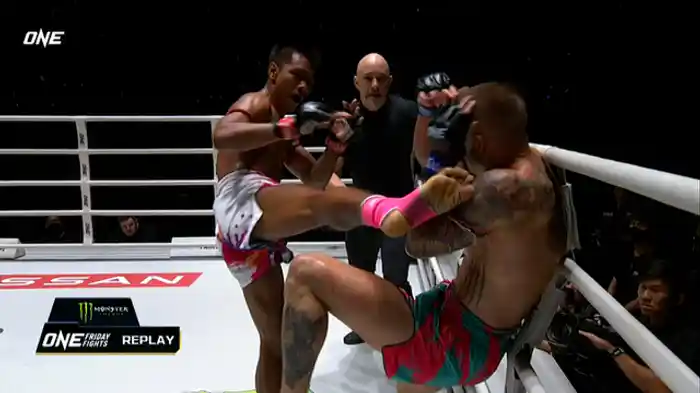 シャドウ・シンハ・マウイン vs. エリック・ヘアー