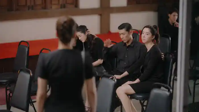 誰もあなたのそばにいさせたくない