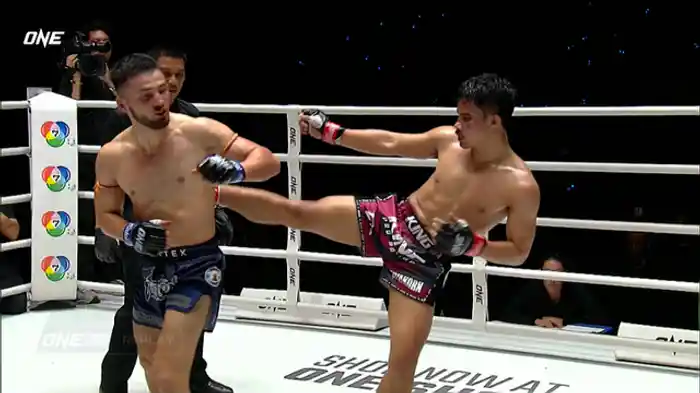 シワコーン・PK・センチャイ vs. シャフリエル・ジョラエフ