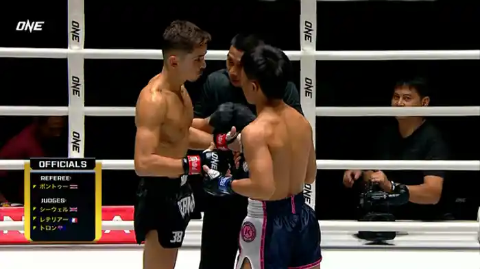 トーマス・バン・ネイナッテン vs. パンモンコル・ CMAアカデミー