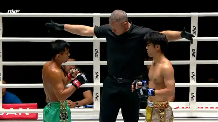 ソーンスックノーイ・FAグループ vs. 小笠原瑛作